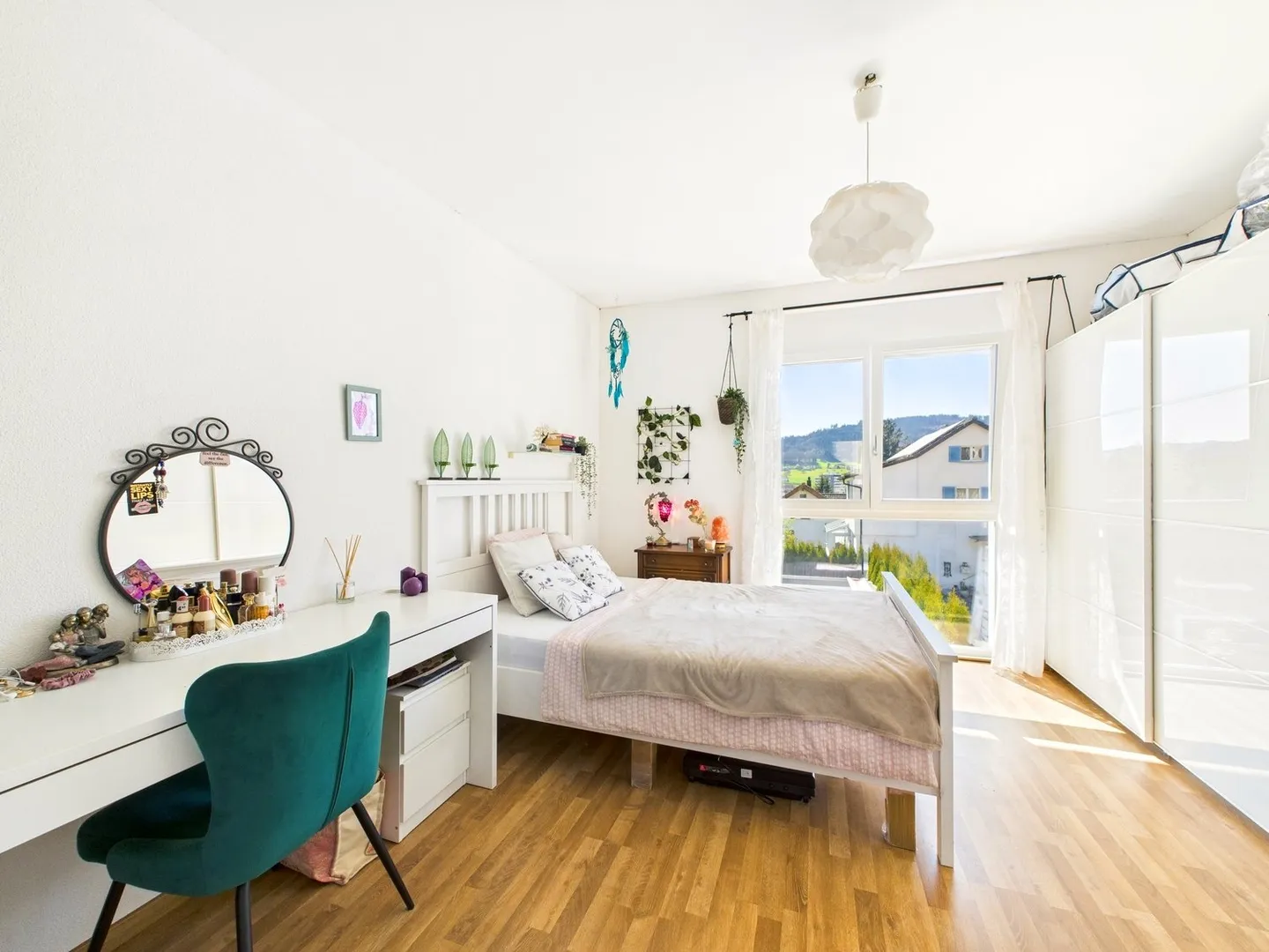 Casa unifamiliare moderna in una posizione tranquilla e soleggiata con giardino paradisiaco - Foto 15 di 20