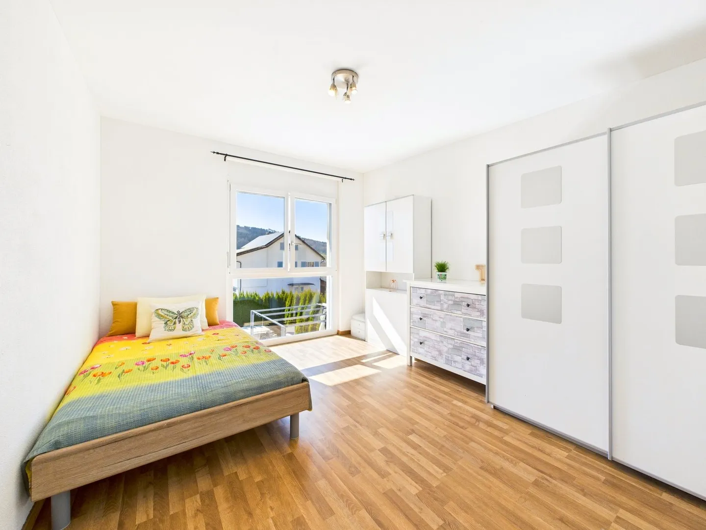 Casa unifamiliare moderna in una posizione tranquilla e soleggiata con giardino paradisiaco - Foto 16 di 20