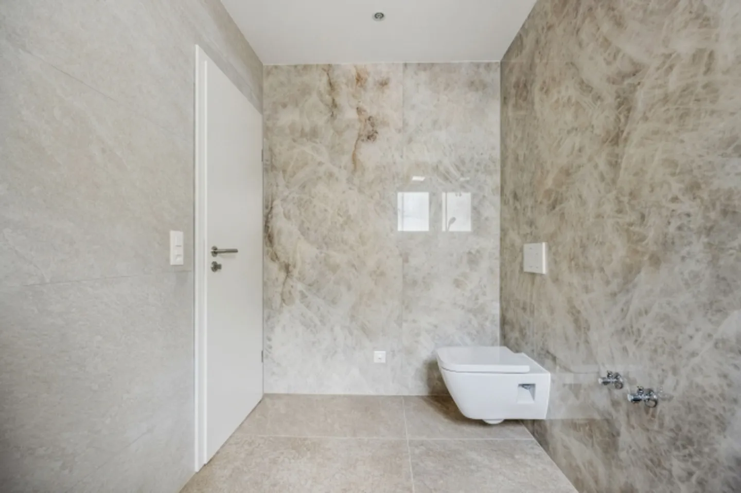 Vivere moderno con vista: nuovo appartamento di 4,5 stanze a Grellingen - Foto 8 di 12