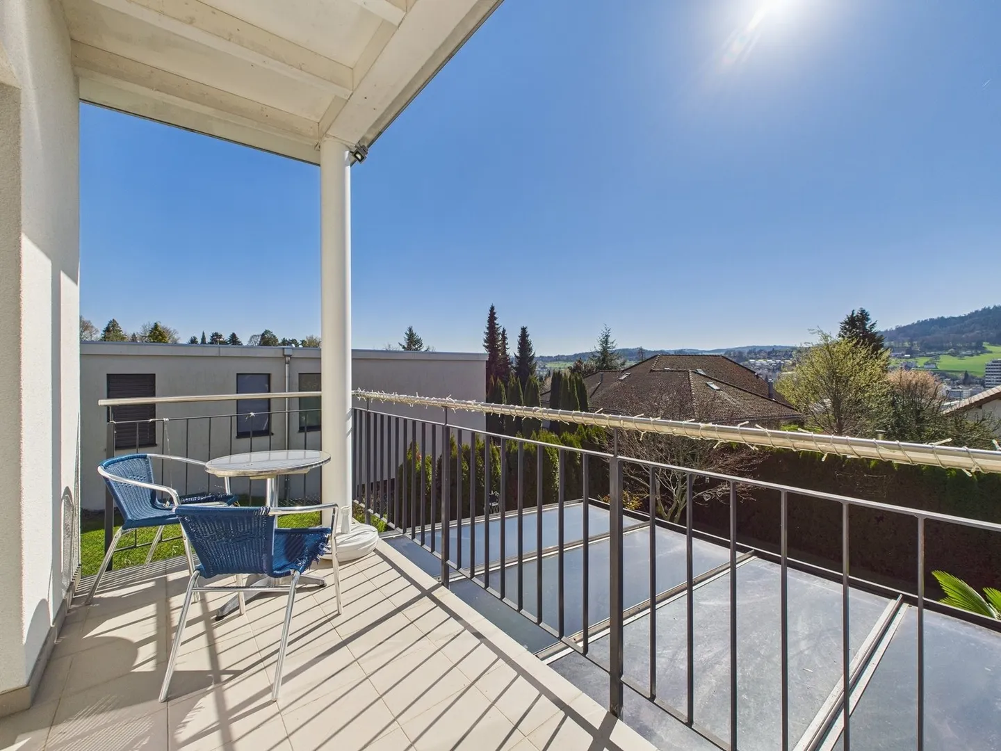 Casa unifamiliare moderna in una posizione tranquilla e soleggiata con giardino paradisiaco - Foto 18 di 20