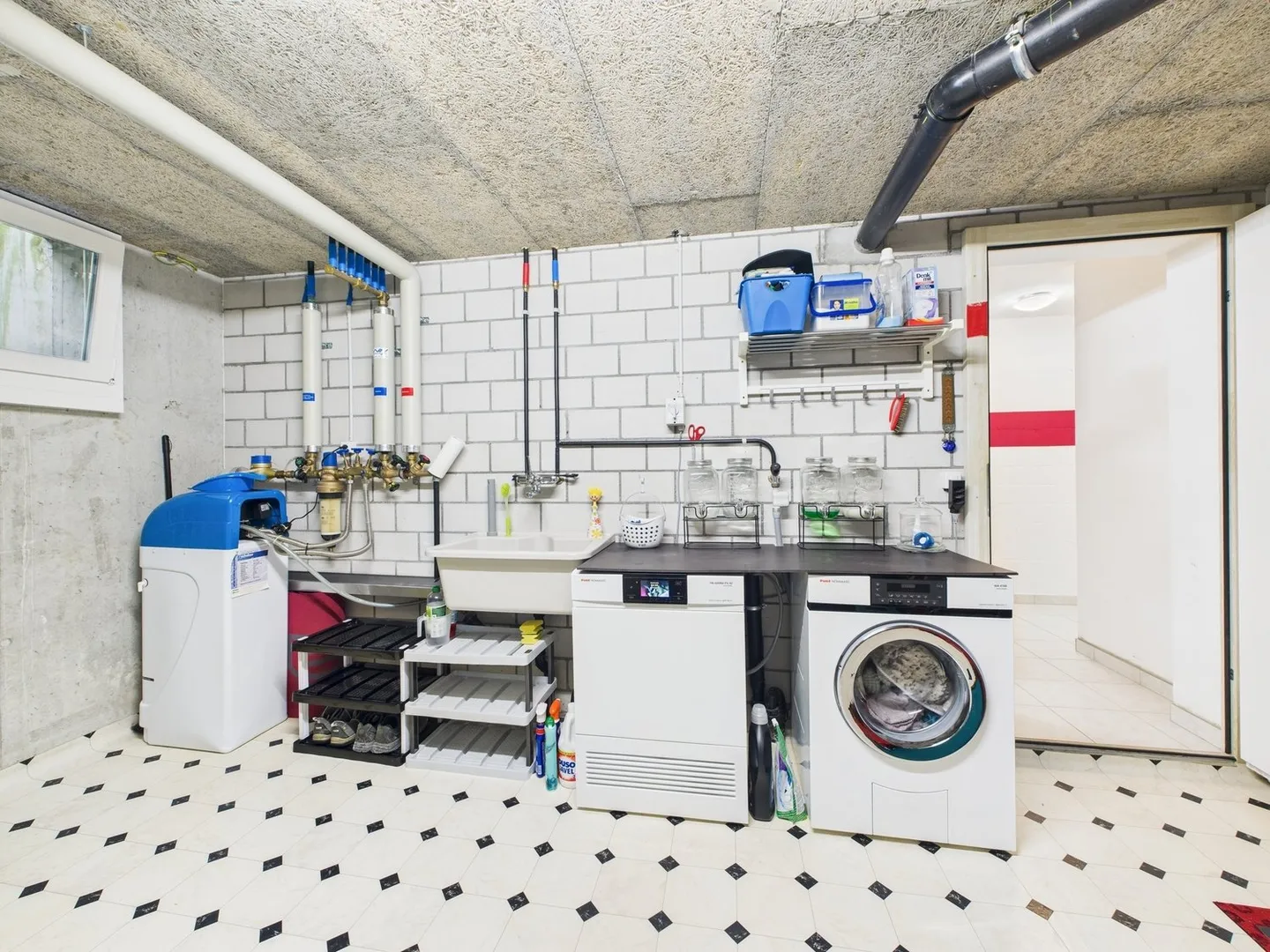 Casa unifamiliare moderna in una posizione tranquilla e soleggiata con giardino paradisiaco - Foto 19 di 20