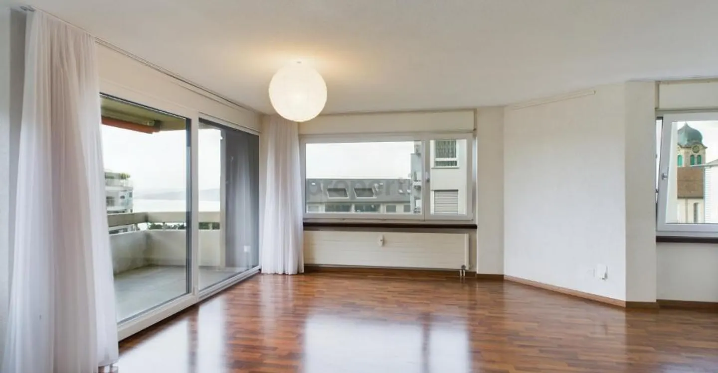 Vie confortable avec vue sur le lac et balcon ensoleillé dans un emplacement fiscalement avantageux - Photo 1 sur 8