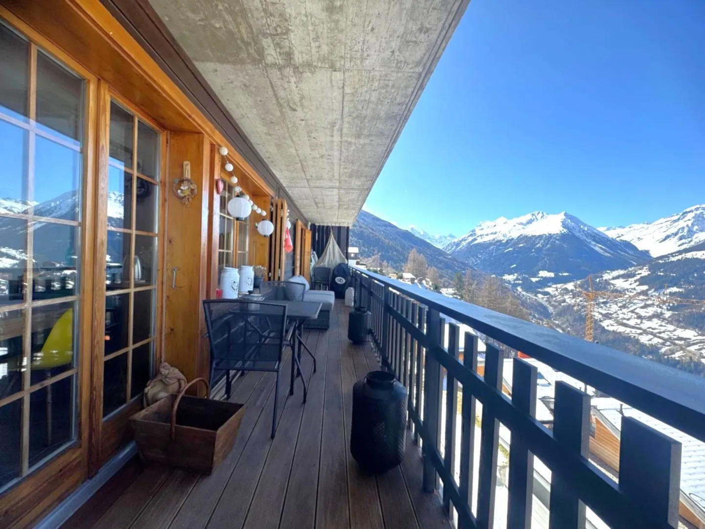 Helles 2.5-Zimmer-Wohnung von 60m2, komplett renoviert. 3. Stock, unverbaubare Aussicht! - Foto 15 di 15