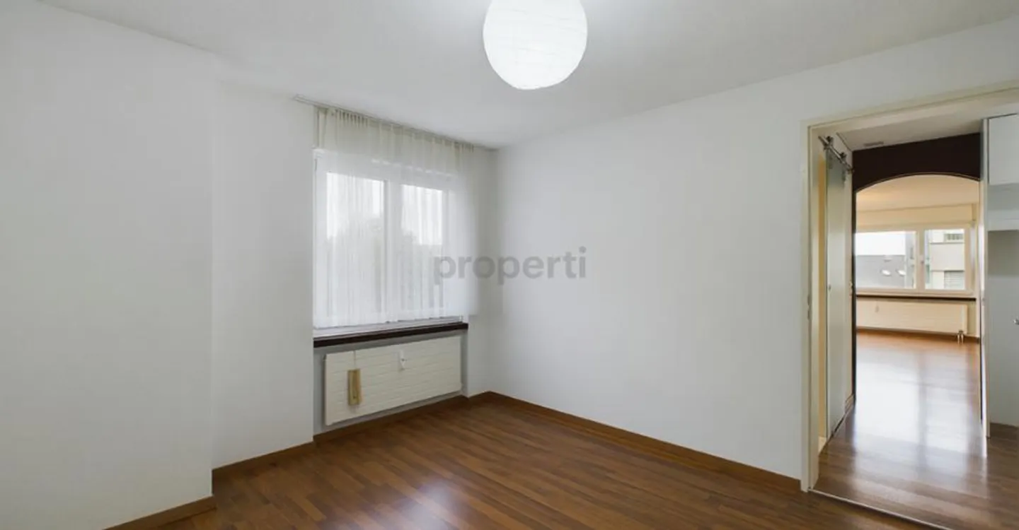 Vie confortable avec vue sur le lac et balcon ensoleillé dans un emplacement fiscalement avantageux - Photo 5 sur 8