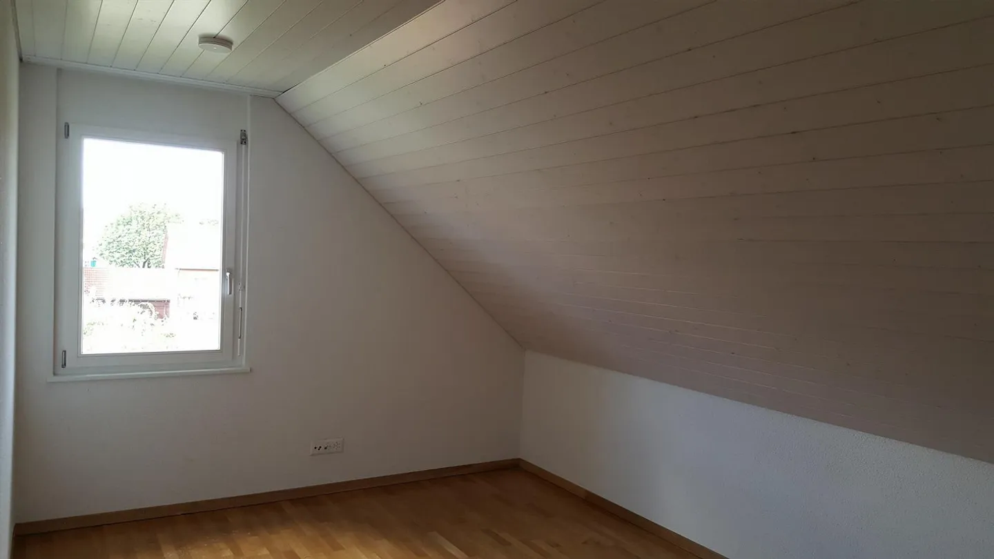 Maisonette luminosa di 4,5 stanze con galleria e balcone in posizione tranquilla - Foto 5 di 9