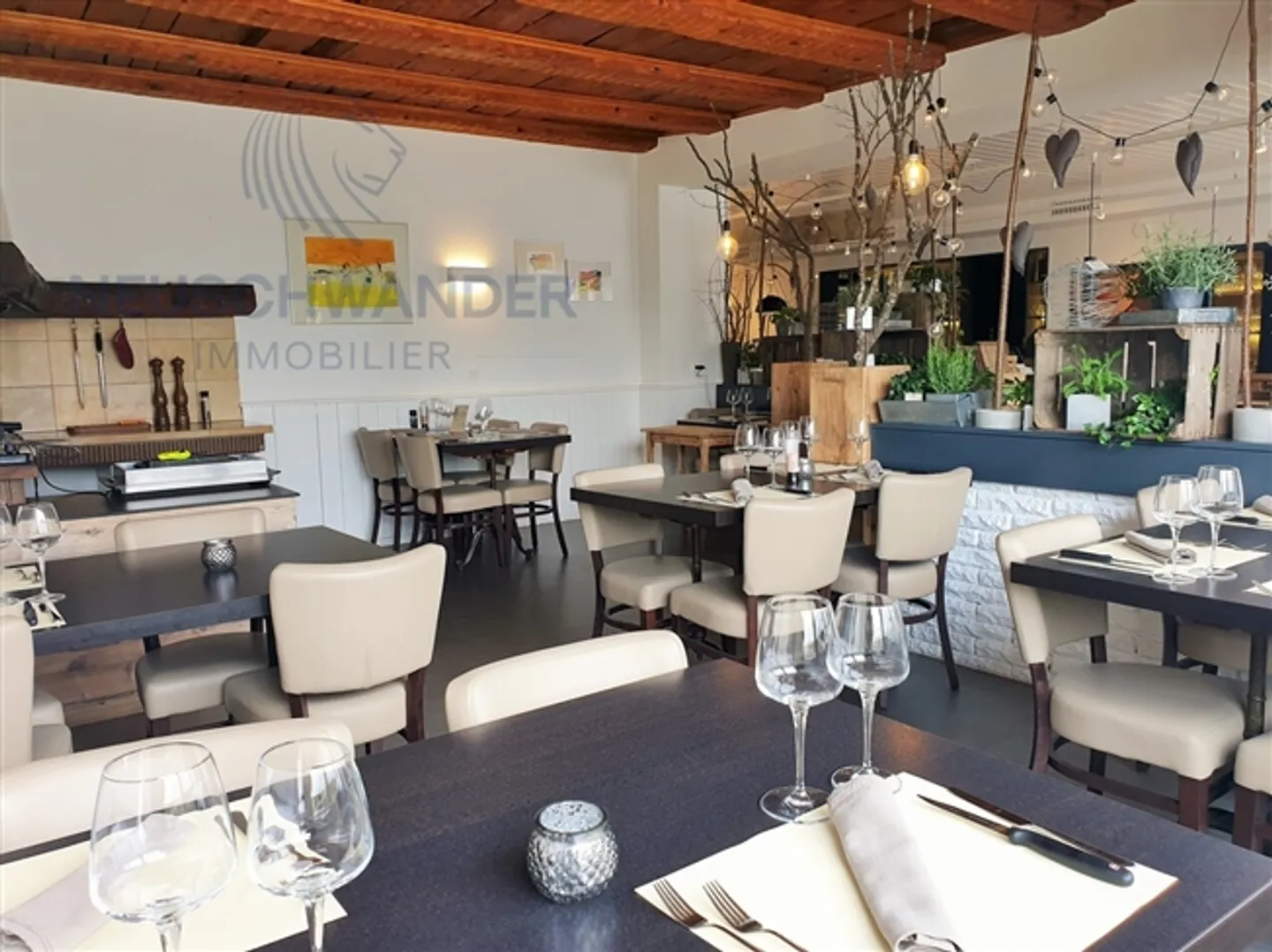 Avec 20 places de parking, bâtiment renommé entièrement loué - Photo 5 sur 13