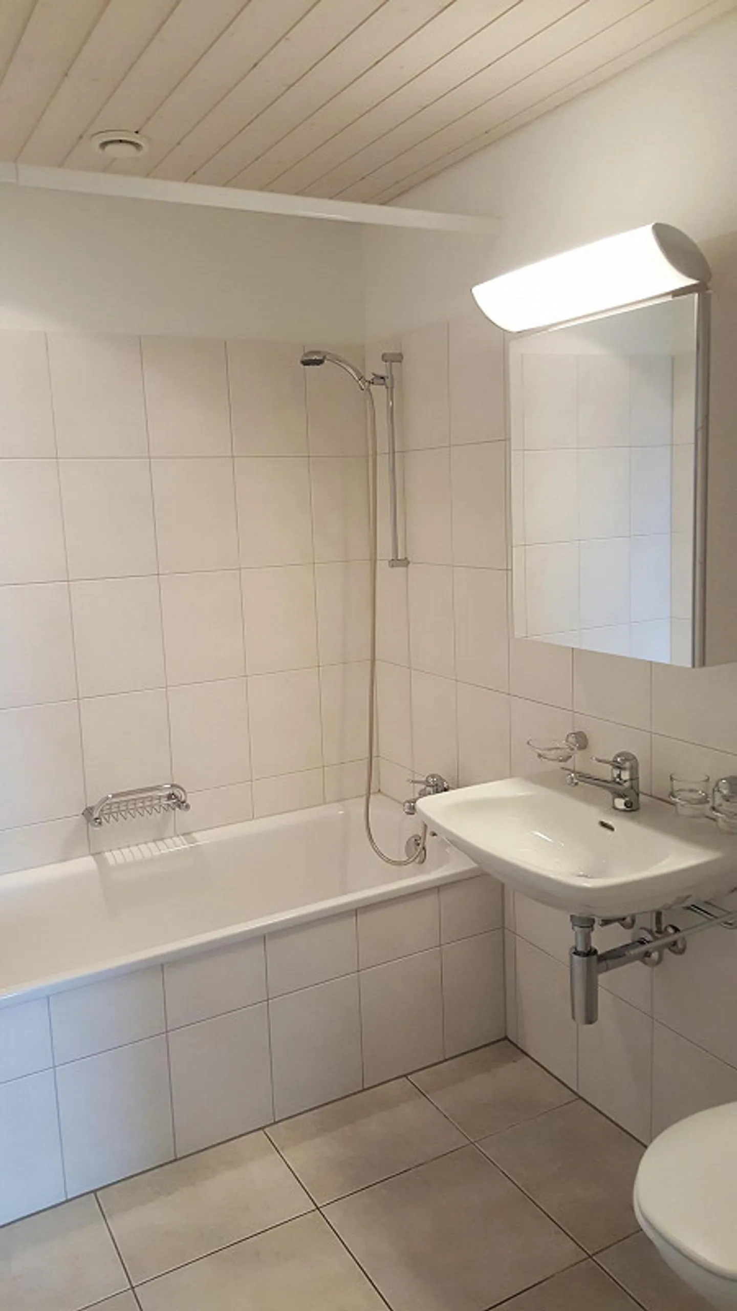 Maisonette luminosa di 4,5 stanze con galleria e balcone in posizione tranquilla - Foto 6 di 9