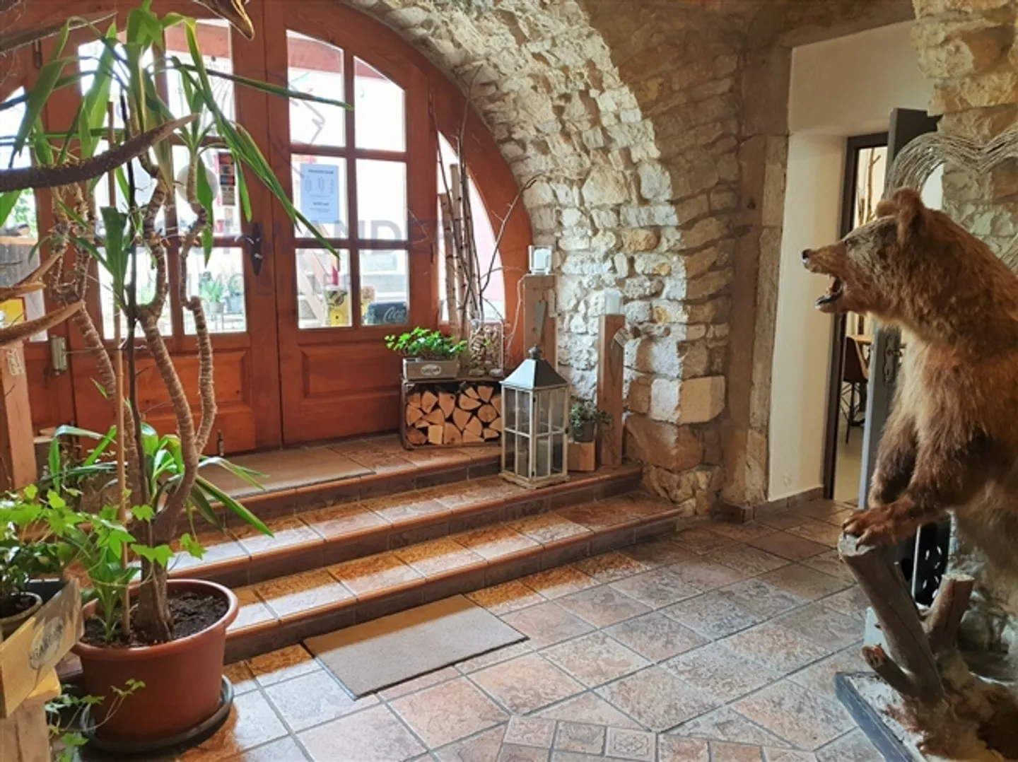 Avec 20 places de parking, bâtiment renommé entièrement loué - Photo 7 sur 13