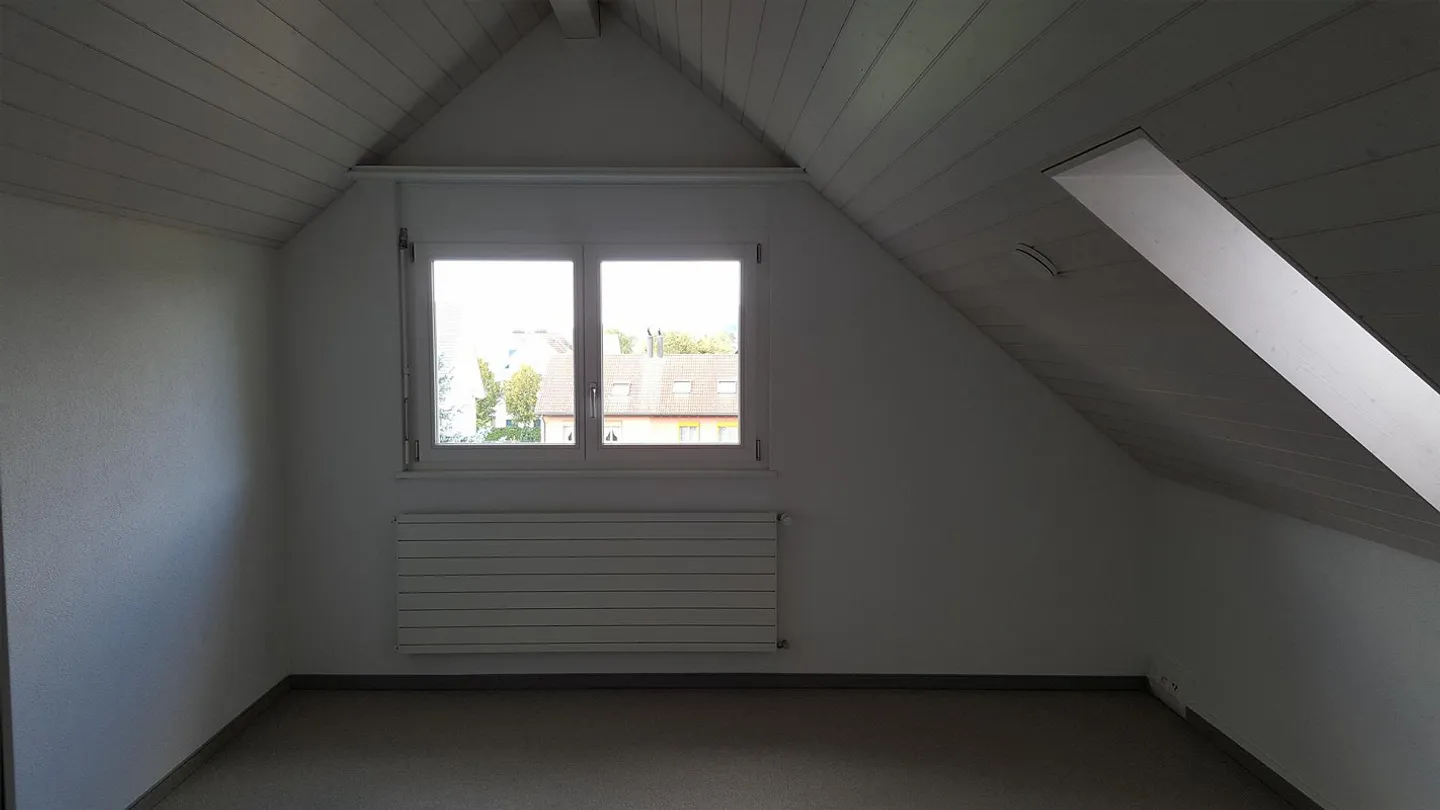 Maisonette luminosa di 4,5 stanze con galleria e balcone in posizione tranquilla - Foto 8 di 9