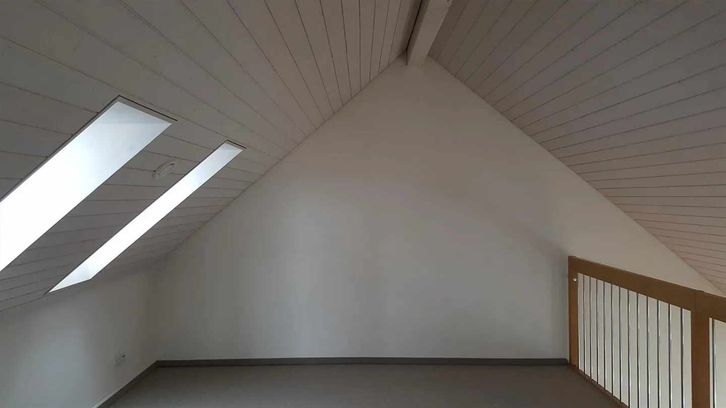Maisonette luminosa di 4,5 stanze con galleria e balcone in posizione tranquilla - Foto 7 di 9