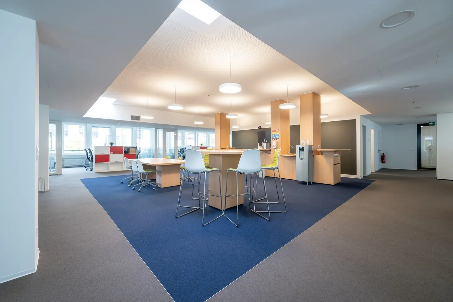 Office space for rent - Photo 2 of 8