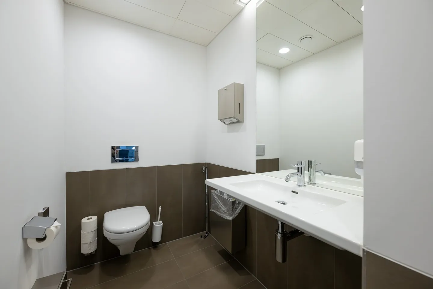 Office space for rent - Photo 5 of 8