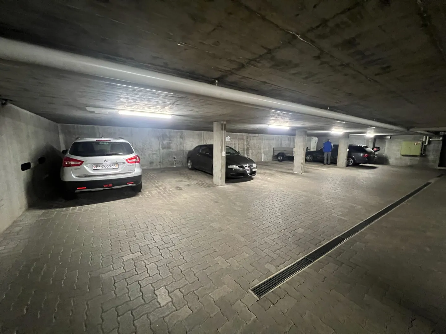 Posti auto e parcheggio esterno - Foto 4 di 11