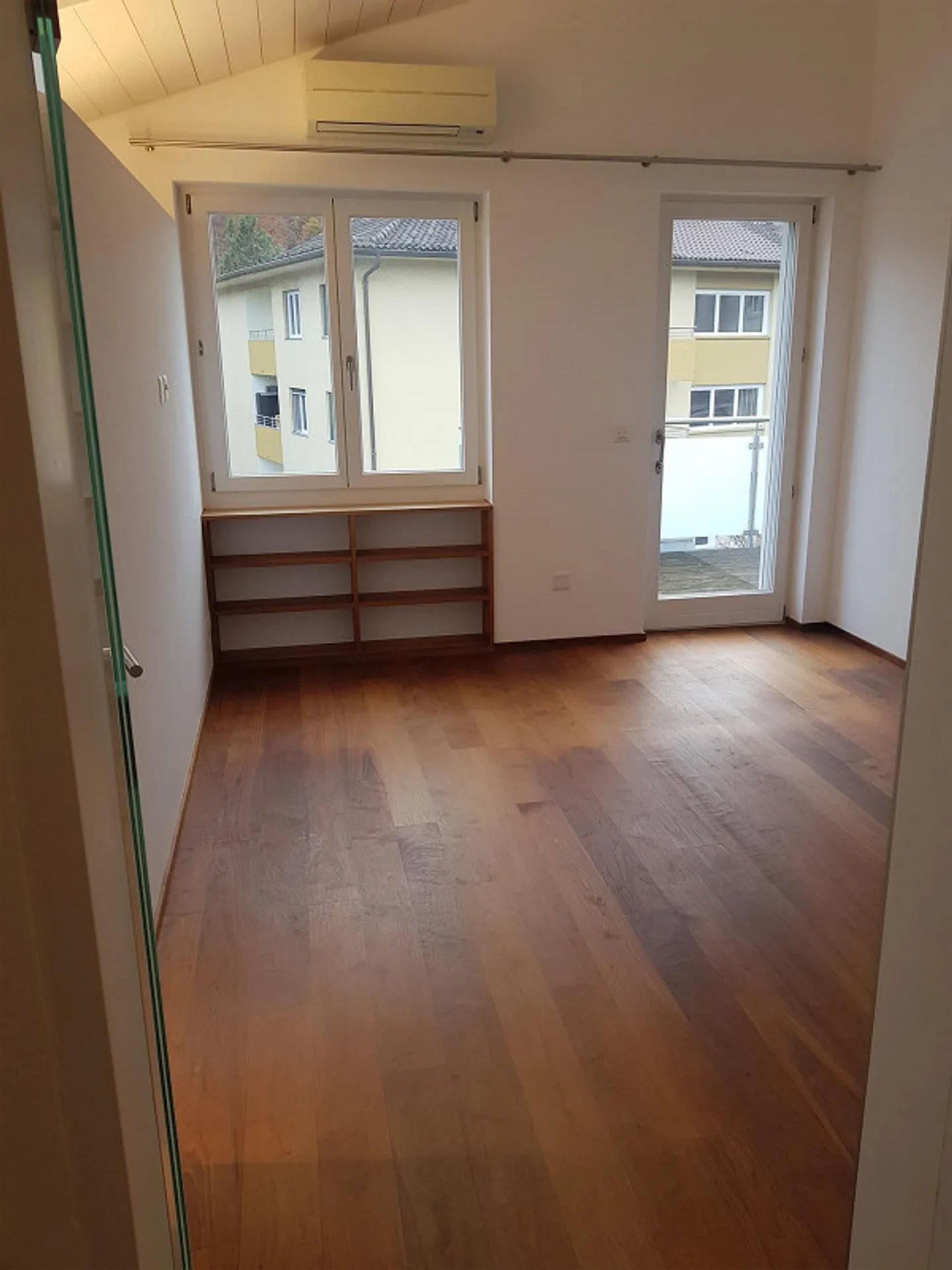 Spacious 2.5-room apartment with balcony in the popular Linden district - Photo 3 of 13