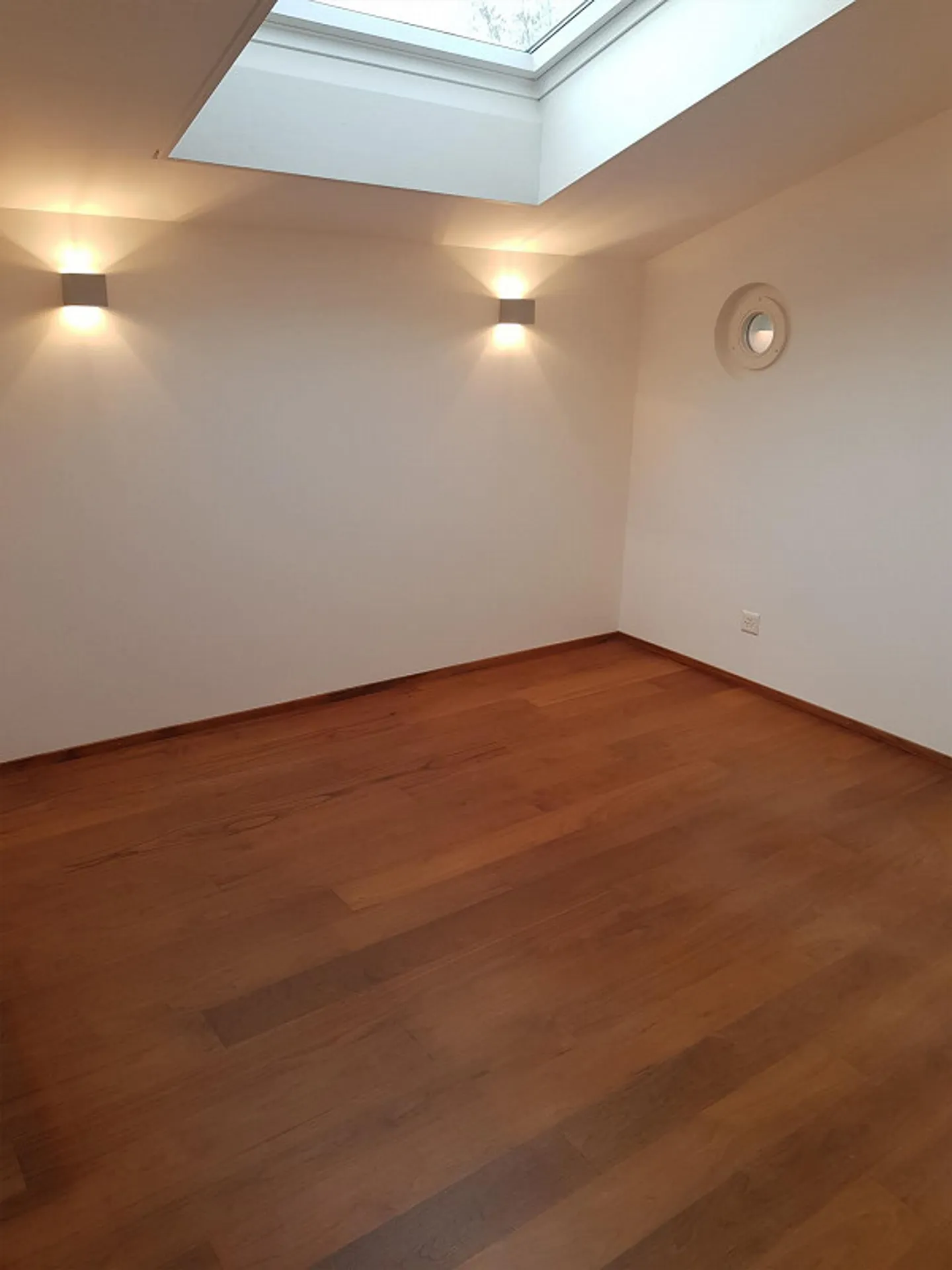 Spacious 2.5-room apartment with balcony in the popular Linden district - Photo 5 of 13