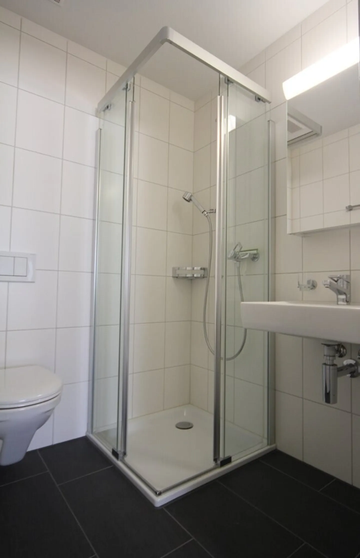 Modern 4.5 room apartment for rent in Felsberg! - Photo 6 of 7