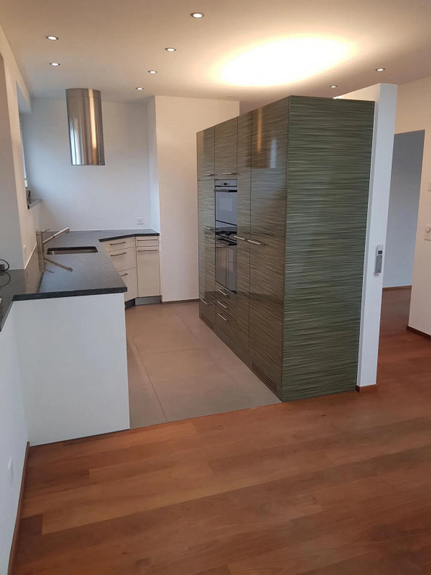 Spacious 2.5-room apartment with balcony in the popular Linden district - Photo 10 of 13
