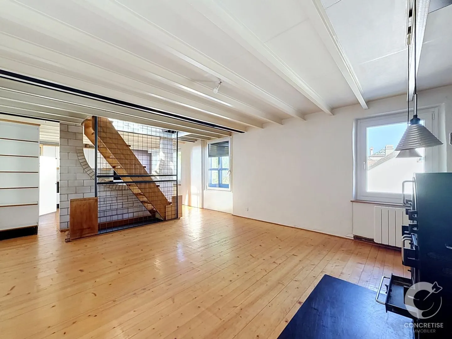 Charming house with great potential - Photo 4 of 10