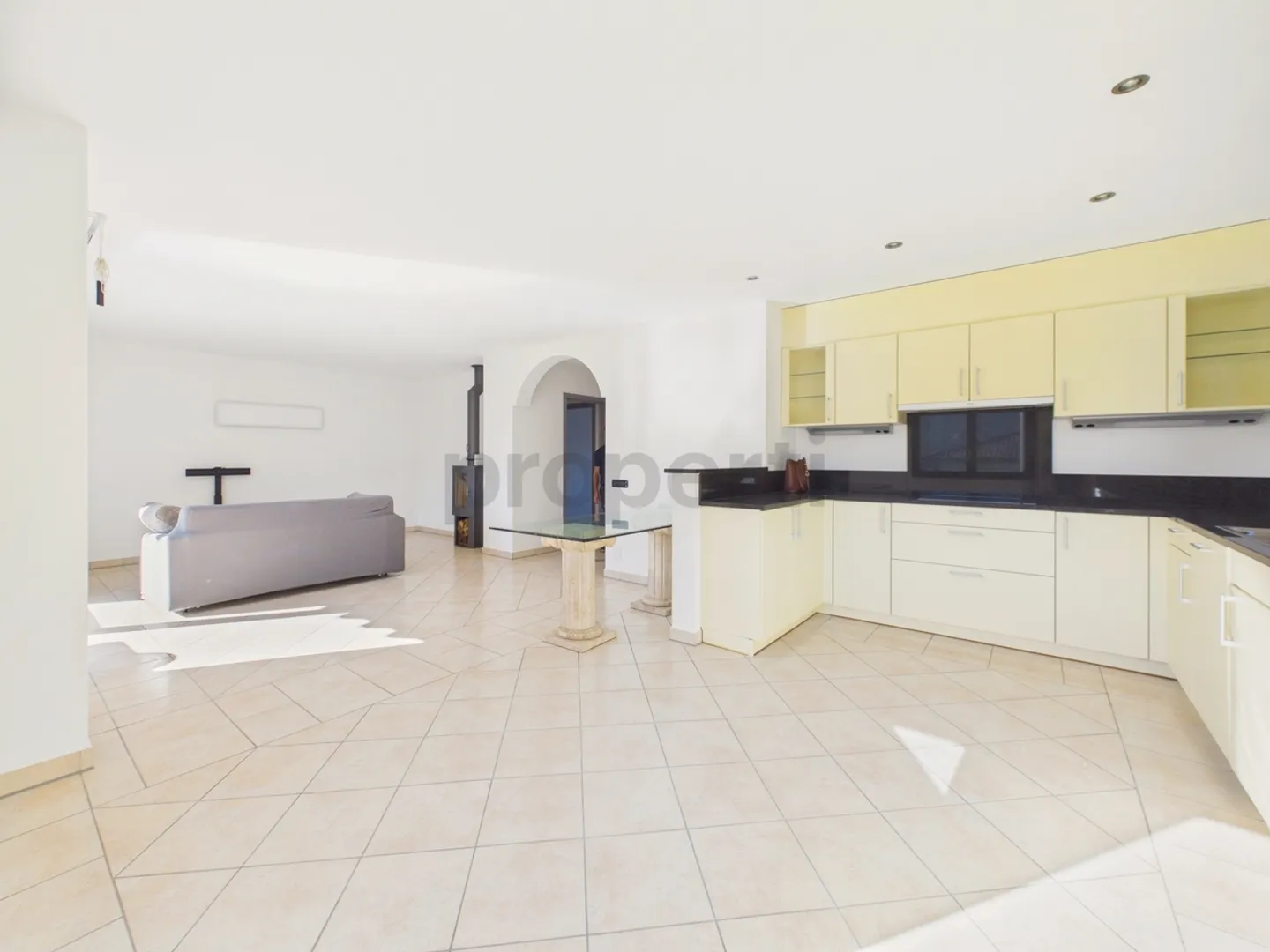 Residential building for sale - Photo 2 of 13