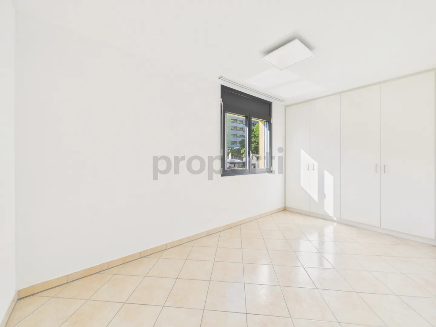 Residential building for sale - Photo 7 of 13