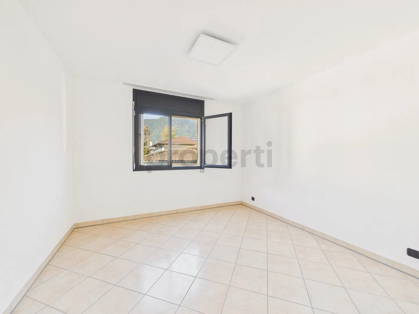 Residential building for sale - Photo 8 of 13