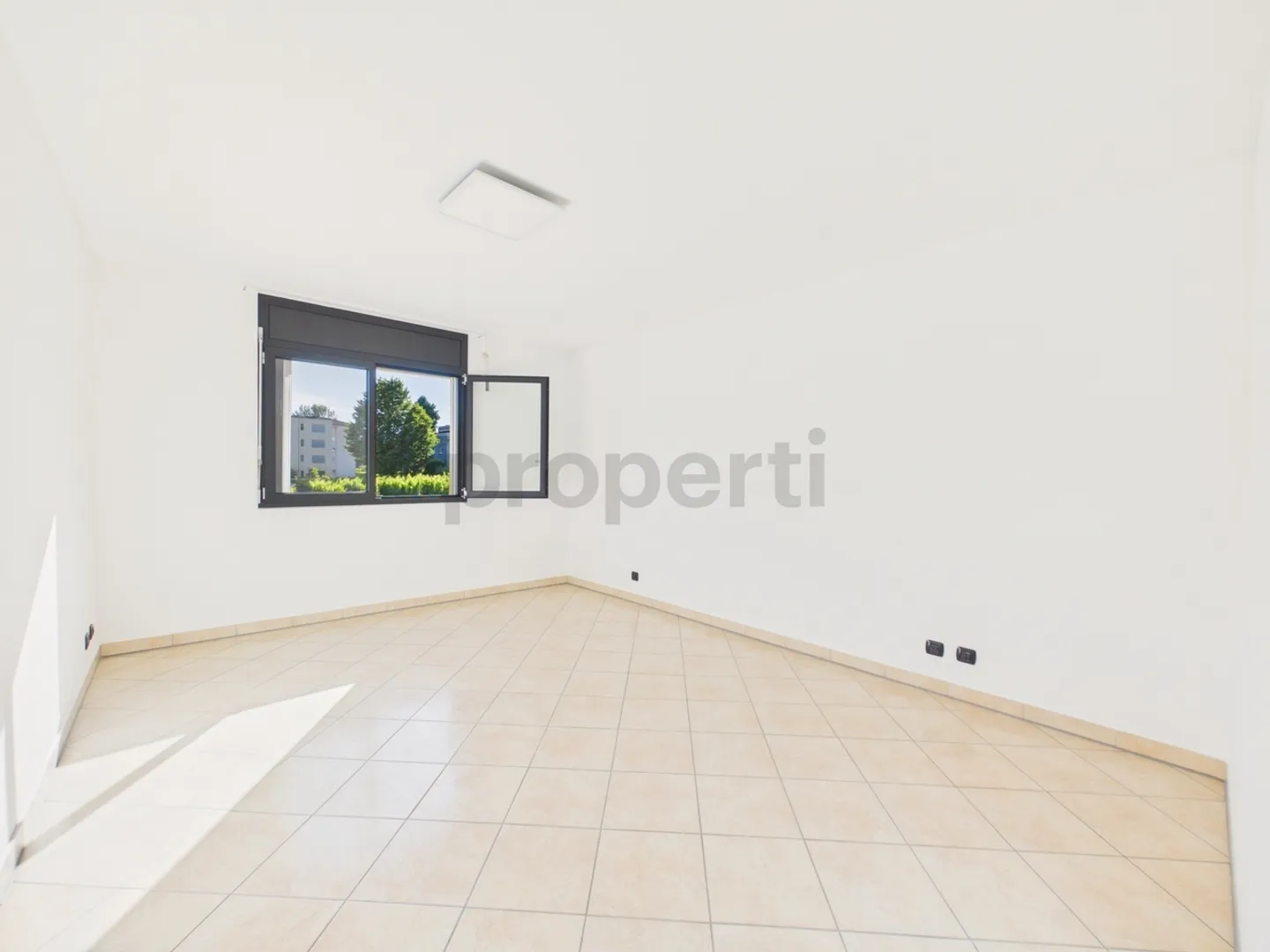 Residential building for sale - Photo 9 of 13