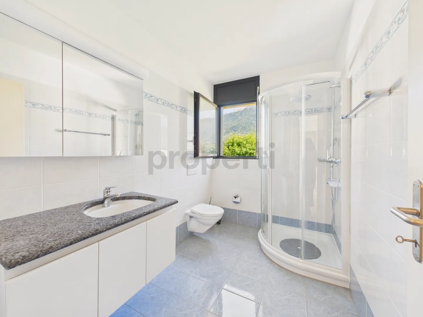 Residential building for sale - Photo 10 of 13