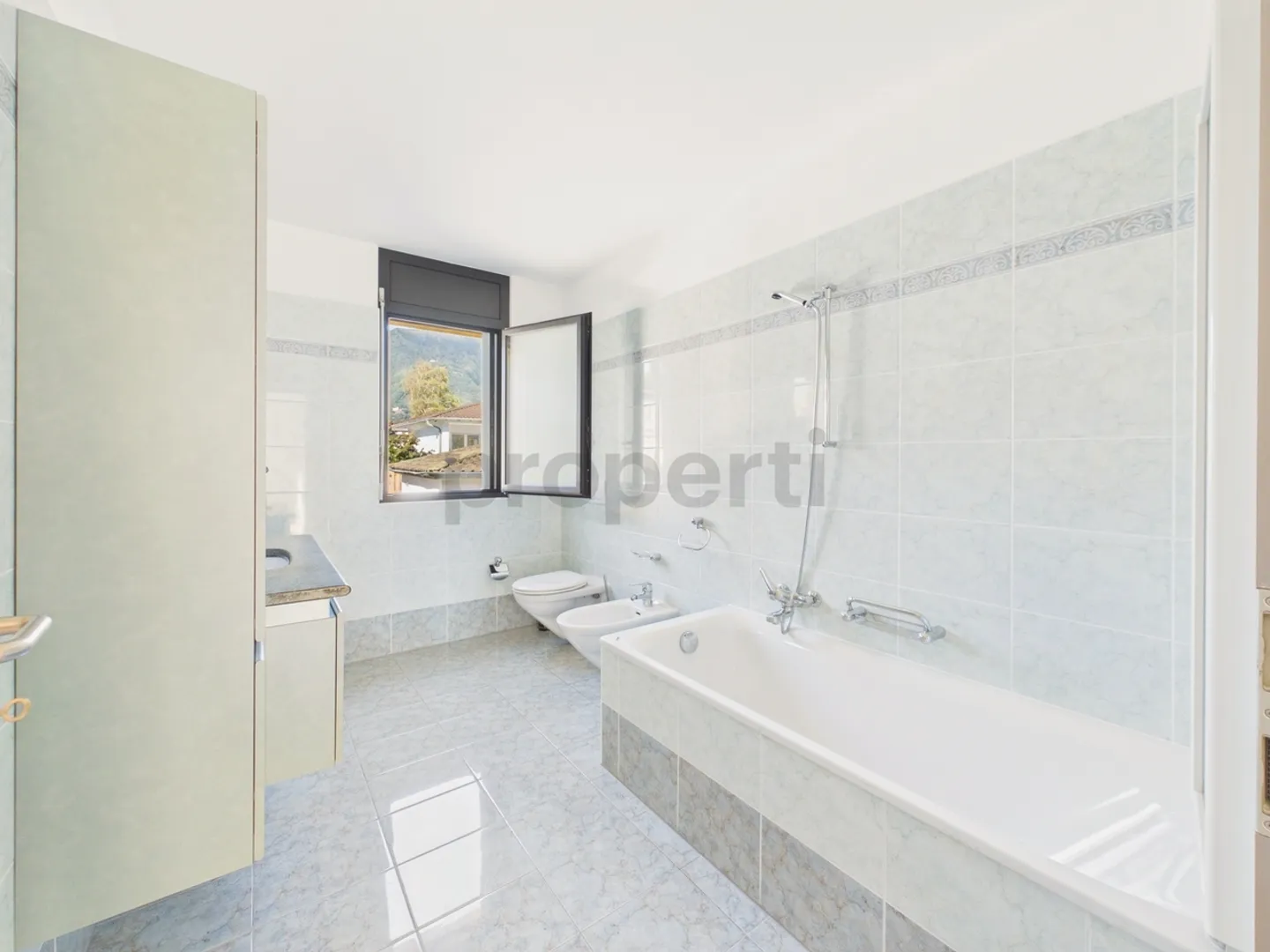 Residential building for sale - Photo 11 of 13
