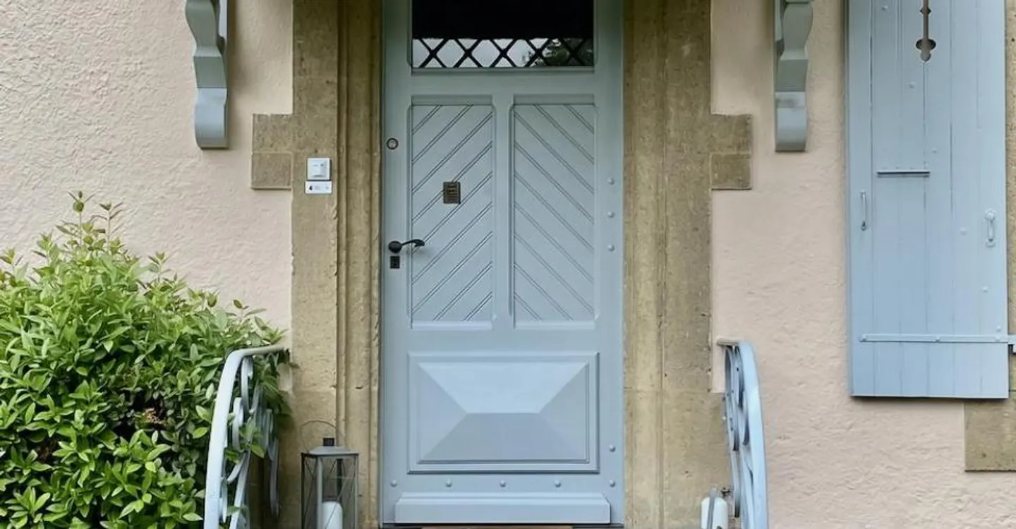Charming old residence opening onto a green wooded setting - Photo 1 of 3