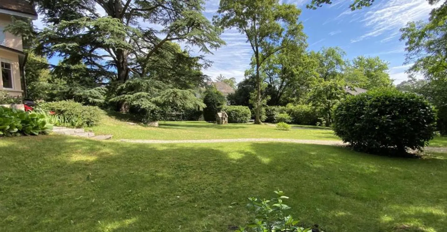 Charming old residence opening onto a green wooded setting - Photo 2 of 3