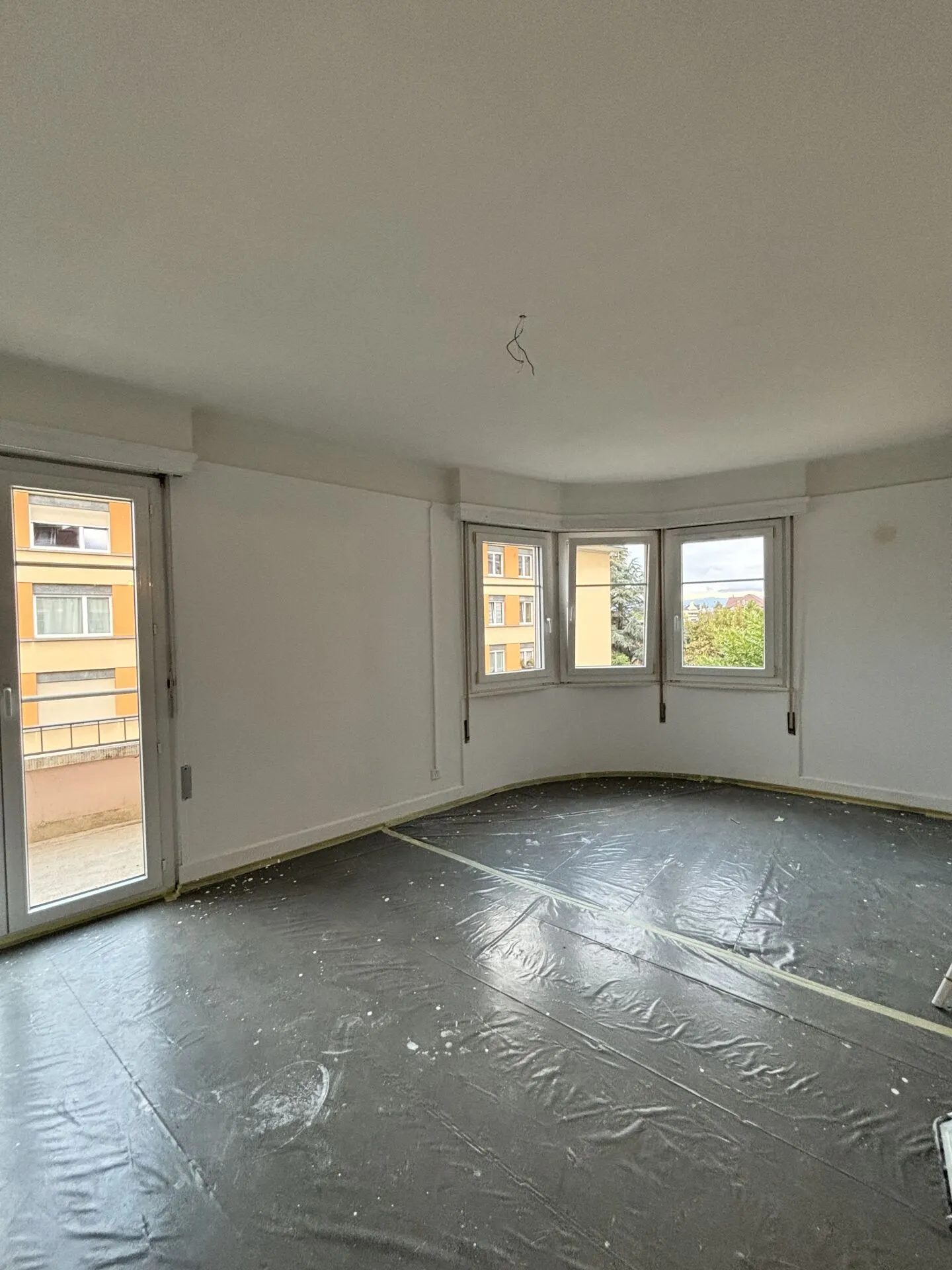 Appartement spacieux 2.5 pièces - Photo 2 sur 3