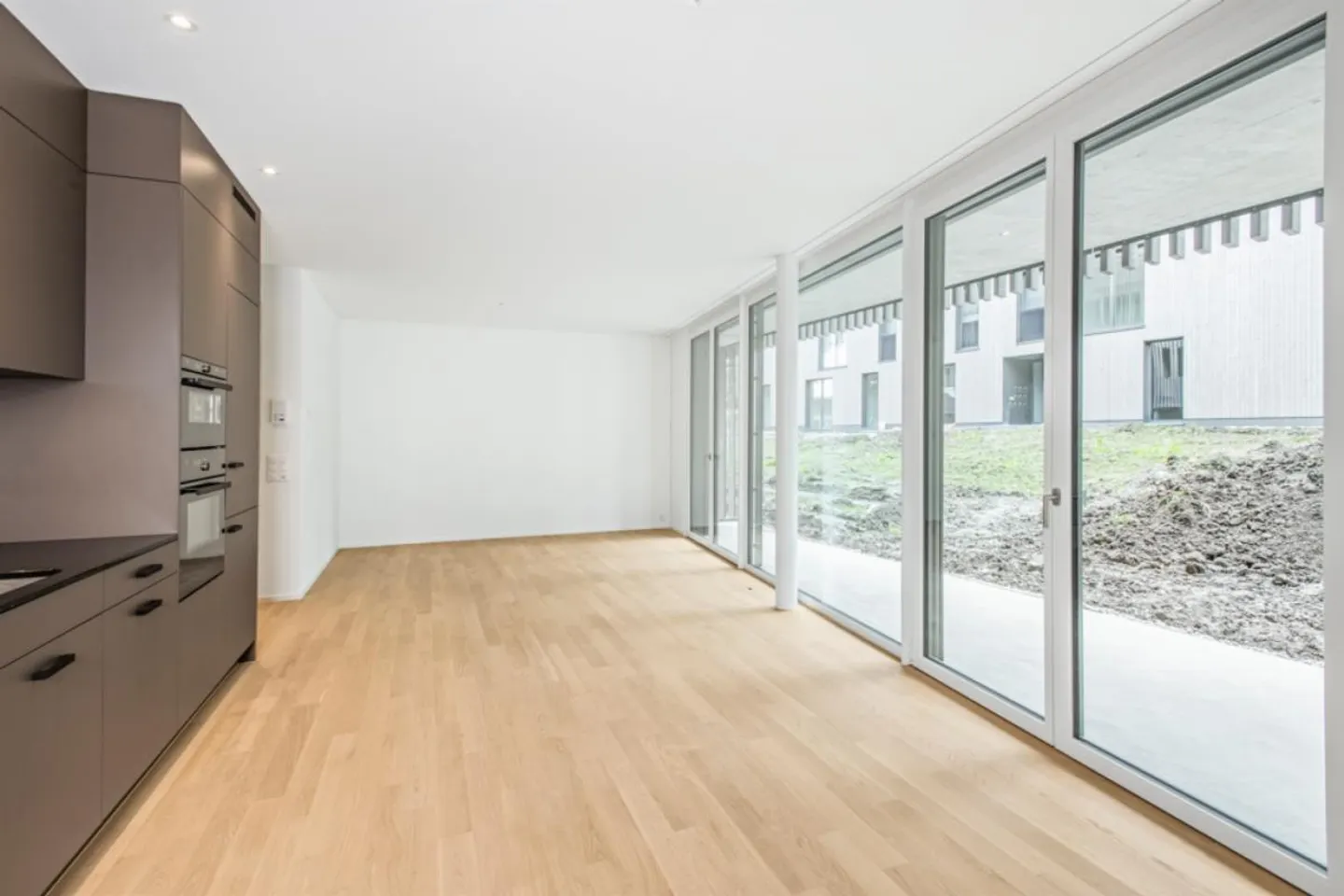 moderne 2.5-Zimmer-Gartenwohnung mit Sitzplatz - Photo 2 of 10