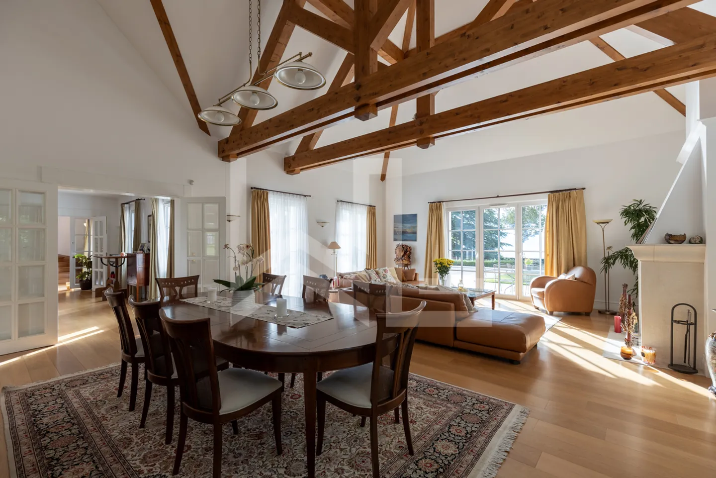 Elegant property directly on the lakeshore, near the center of Rolle - Photo 4 of 8