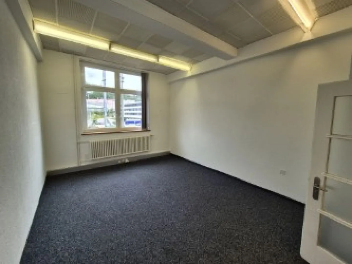 Bureau individuel 24 m2, 2ème étage - Photo 1 sur 3