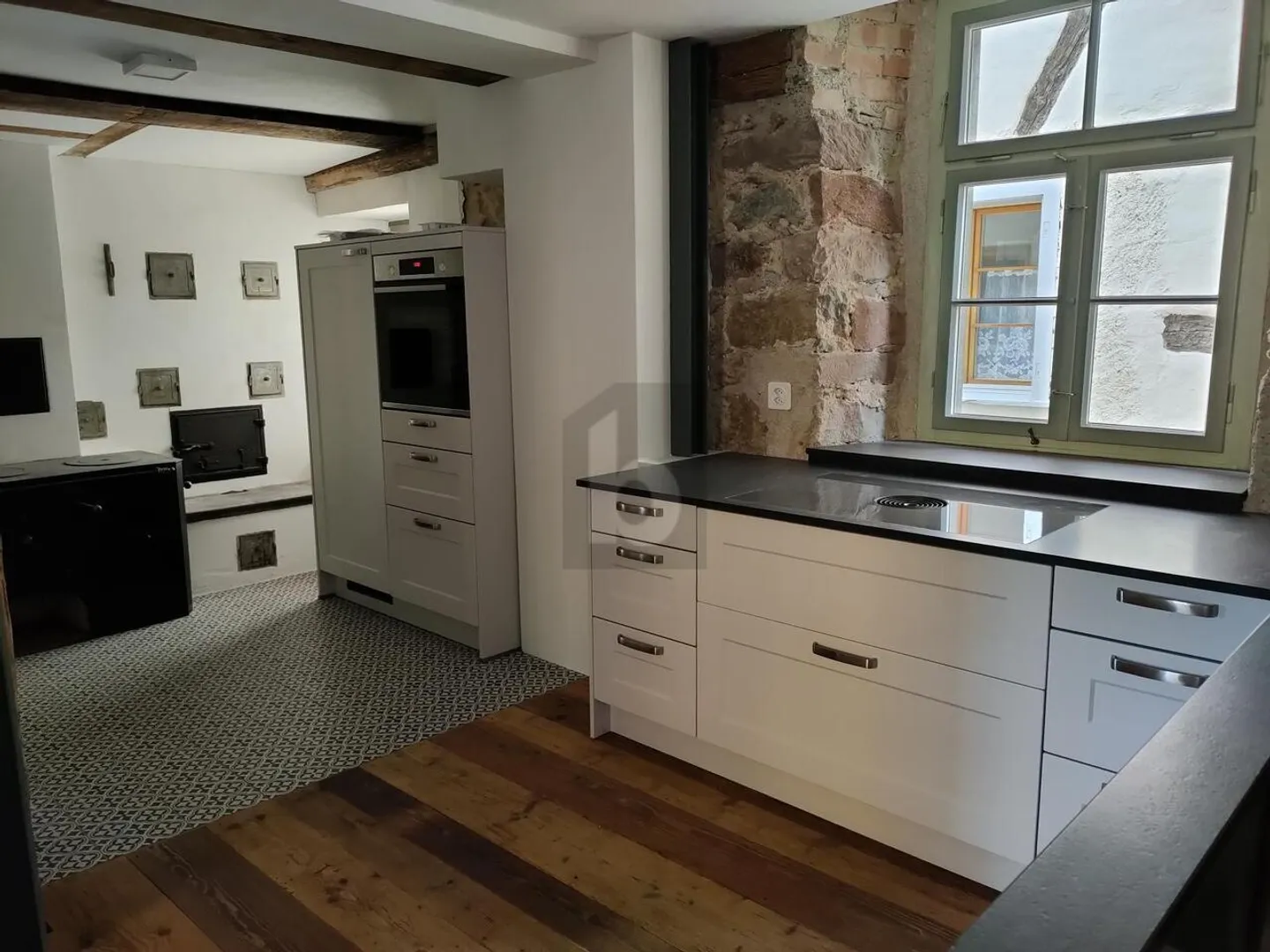 CHIC, HISTORICAL AND LIGHT-FLOODED - Photo 3 of 6