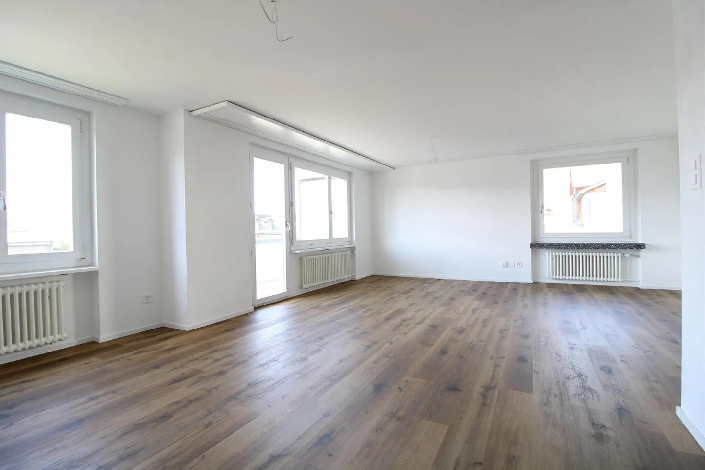 Bella e soleggiata appartamento di 3,5 stanze con balcone - Foto 4 di 12