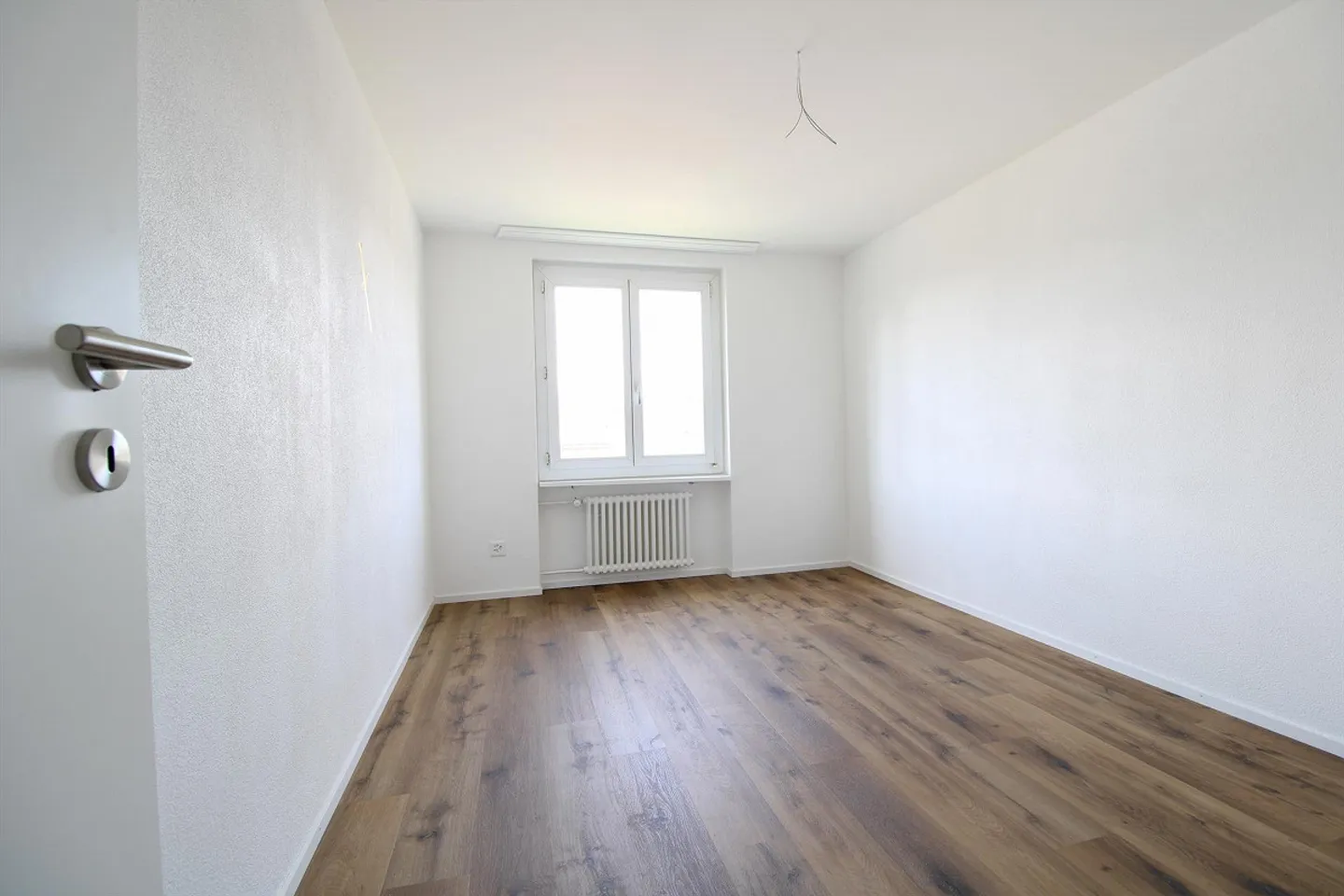 Bella e soleggiata appartamento di 3,5 stanze con balcone - Foto 8 di 12