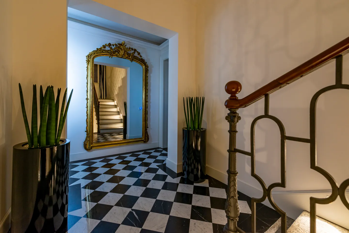 Villa storica elegante nel centro città - Foto 5 di 14