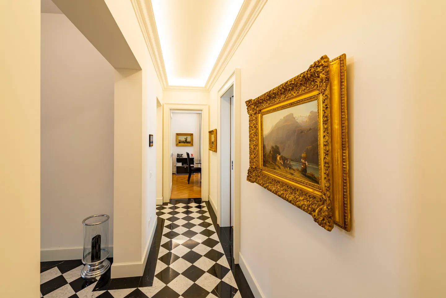 Villa storica elegante nel centro città - Foto 6 di 14