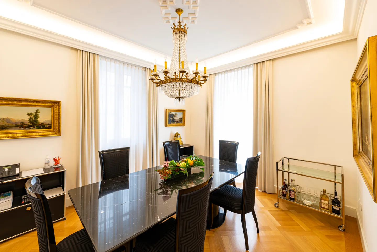 Villa storica elegante nel centro città - Foto 8 di 14