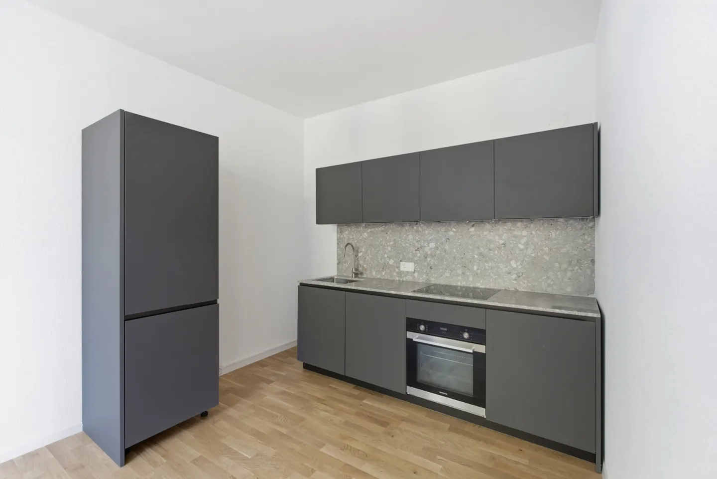 Appartamento esclusivo di 2,5 stanze con balcone e vista sul Reno - Foto 11 di 18