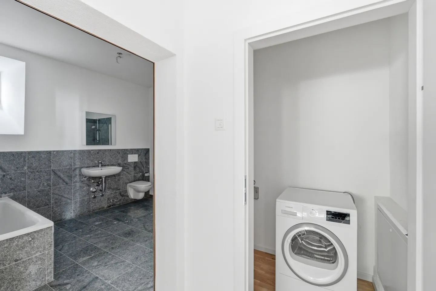 Appartamento esclusivo di 2,5 stanze con balcone e vista sul Reno - Foto 15 di 18