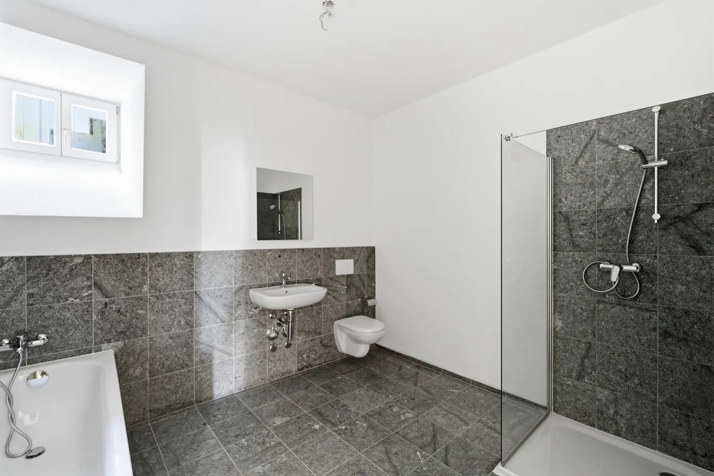 Appartamento esclusivo di 2,5 stanze con balcone e vista sul Reno - Foto 16 di 18