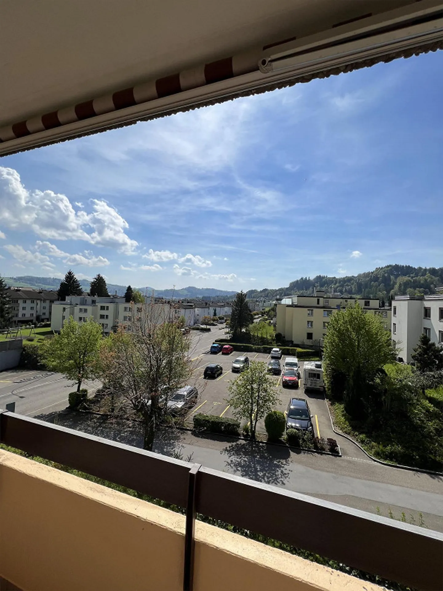 Appartamento 3,5 locali con posto auto in garage sotterraneo e posto auto esterno - Foto 1 di 15