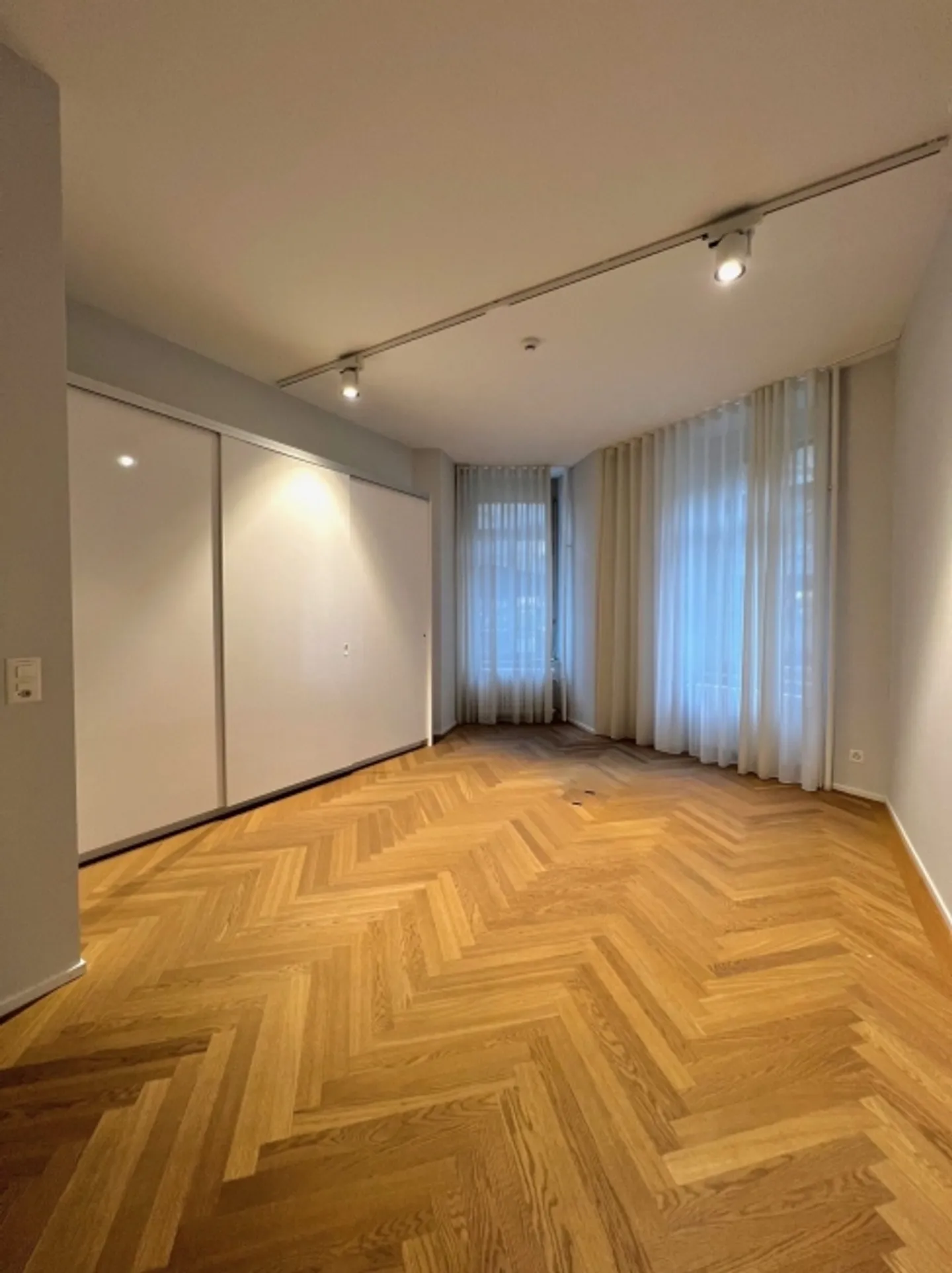 Shop for rent - Photo 5 of 12