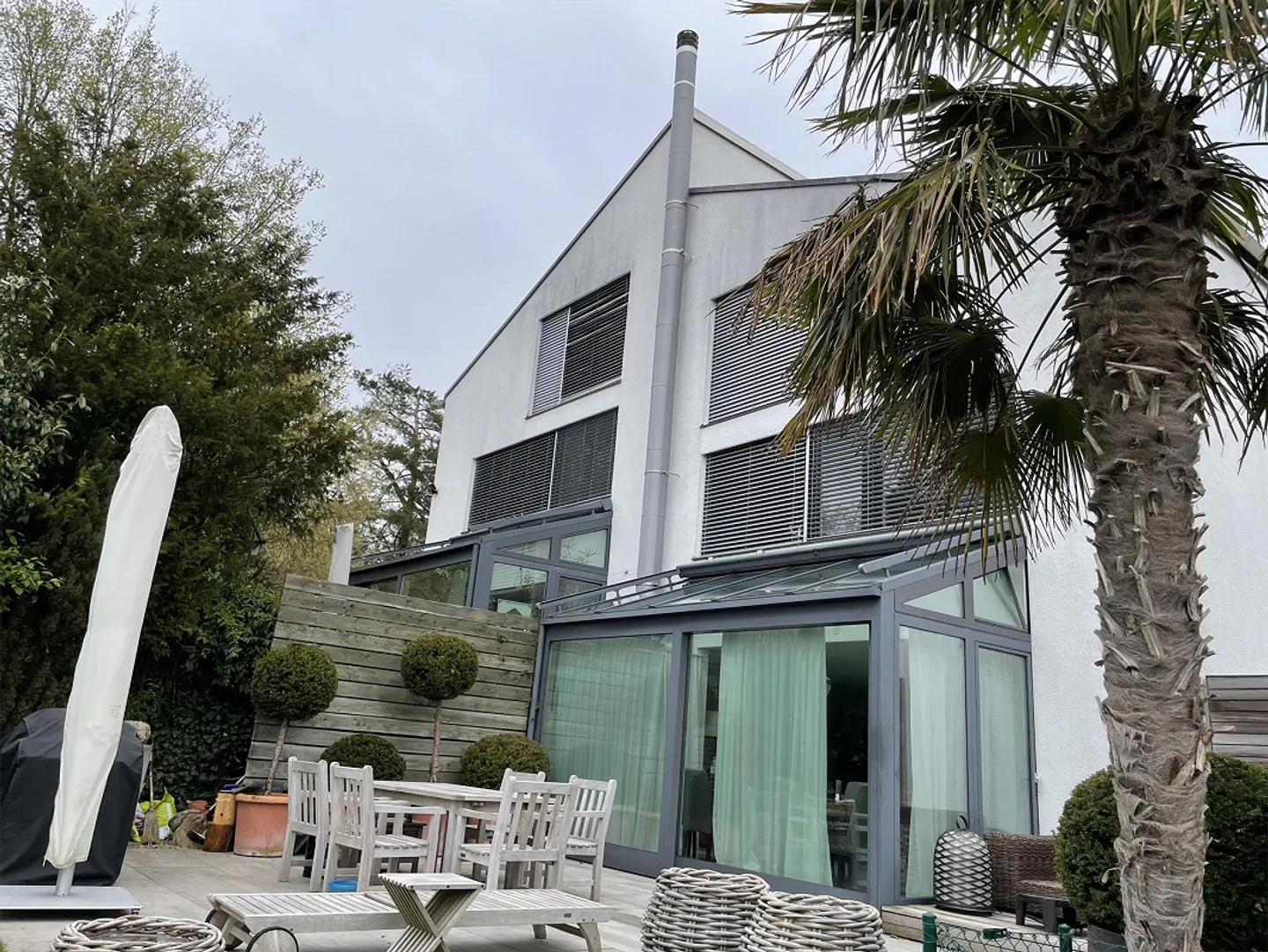 Charmantes licht-durchflutetes Haus an steuergünstiger Lage Uitikon - Foto 2 von 28
