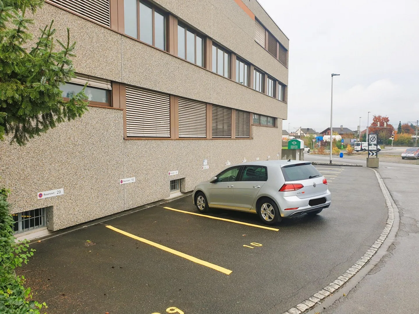 Espace de stationnement commercial à louer - Photo 1 sur 1