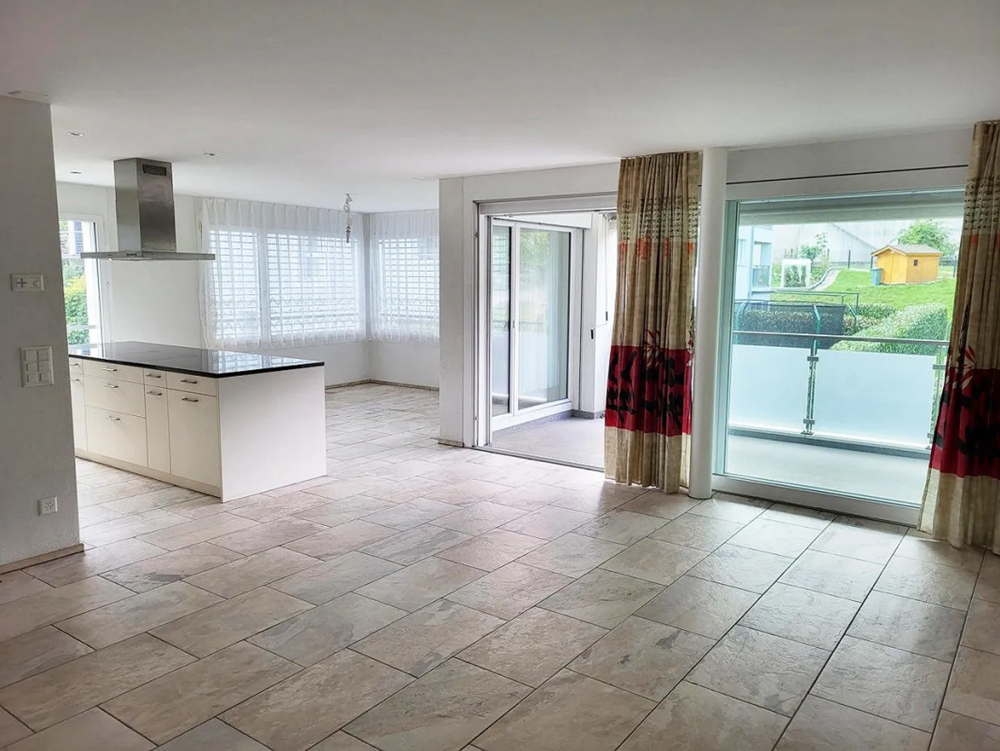 Large bright apartment in the village center in a child-friendly environment - Photo 1 of 10