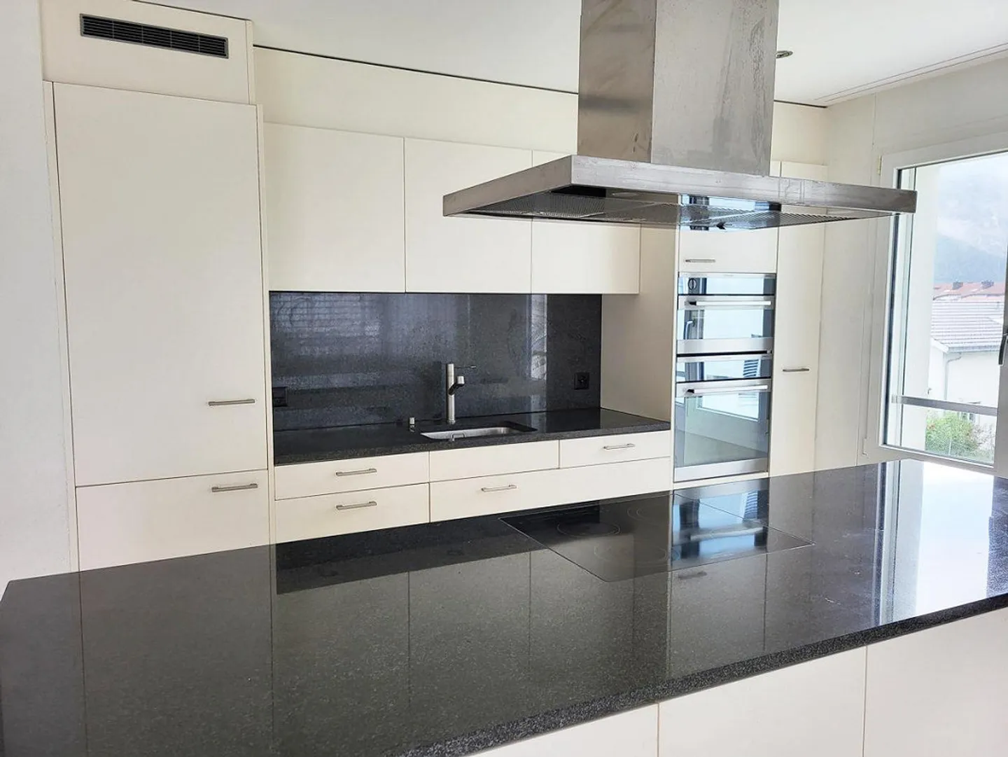 Large bright apartment in the village center in a child-friendly environment - Photo 2 of 10