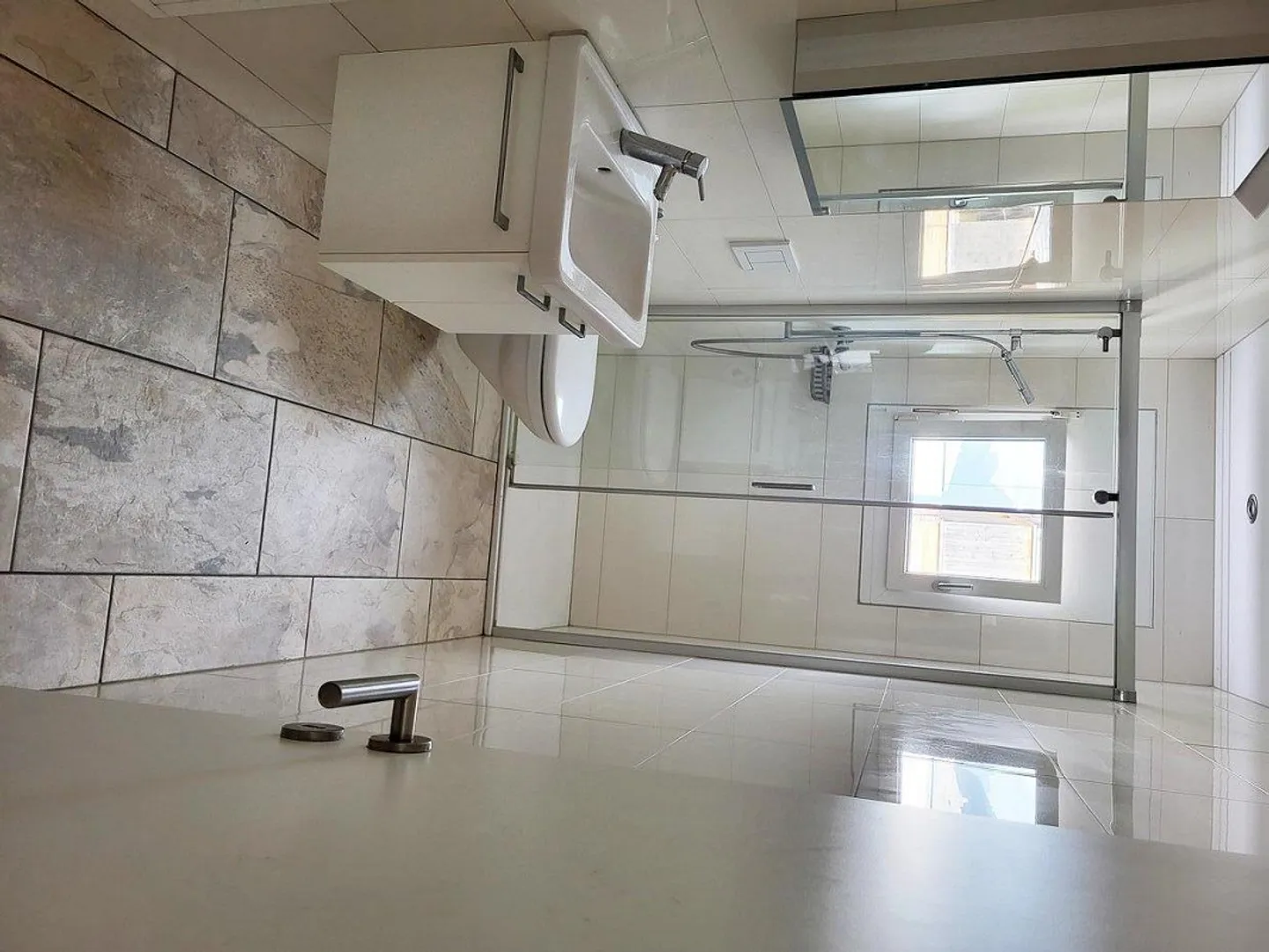 Large bright apartment in the village center in a child-friendly environment - Photo 4 of 10